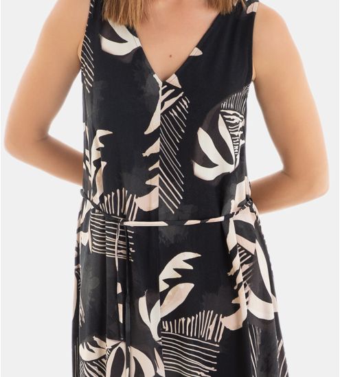 Black sleeveless dress