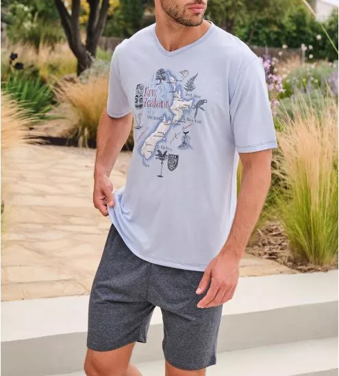 Short pajamas man light...