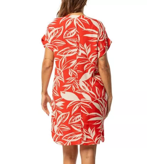 Robe rouge boutonnée