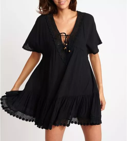 Robe noire Avelle Seatime détails en crochet