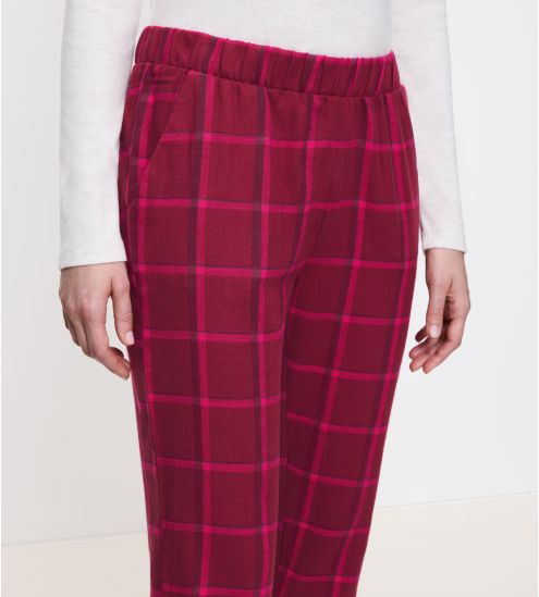 Rote Check-Hosen in...