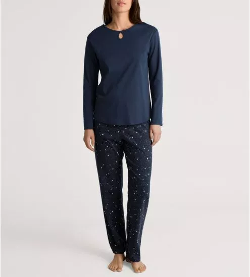 Pyjama-Frau in Baumwollblau...