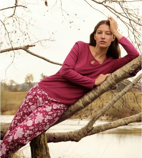 Pyjama-Frau in rosa...
