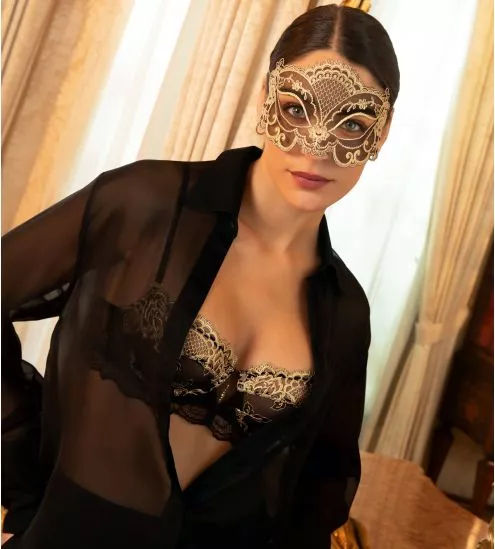 Loup en tulle et broderie dorée Sublime en Or Noir Éclat