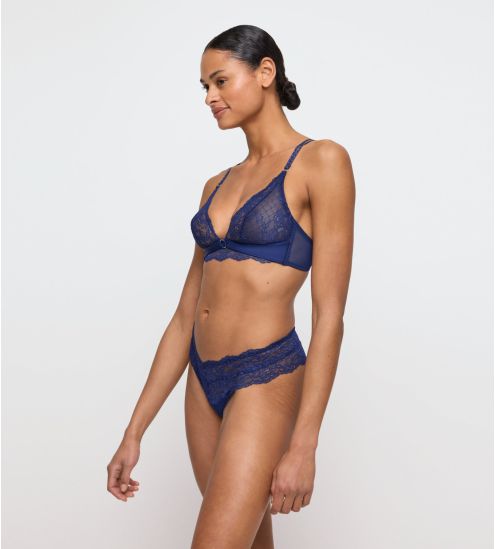 String bleu en dentelle et paillettes Musea