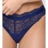 Slip brésilien bleu en dentelle et paillettes Musea
