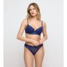 Slip brésilien bleu en dentelle et paillettes Musea