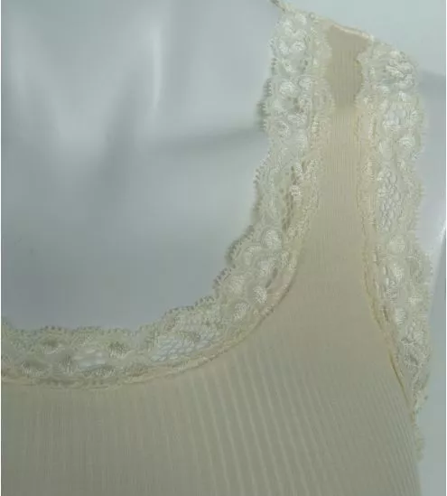 Top sans manches en laine et soie crème