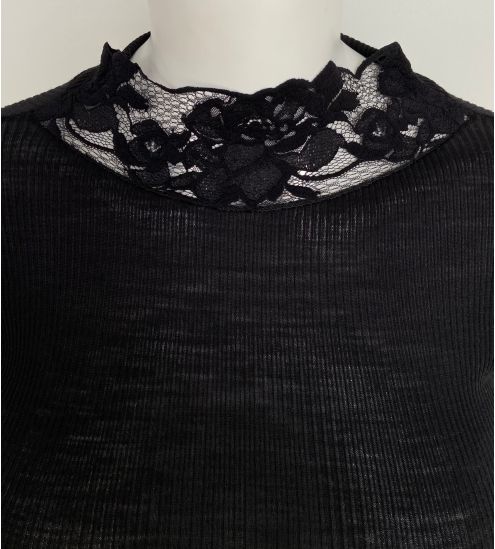 Pull fin noir col montant en laine et soie avec dentelle