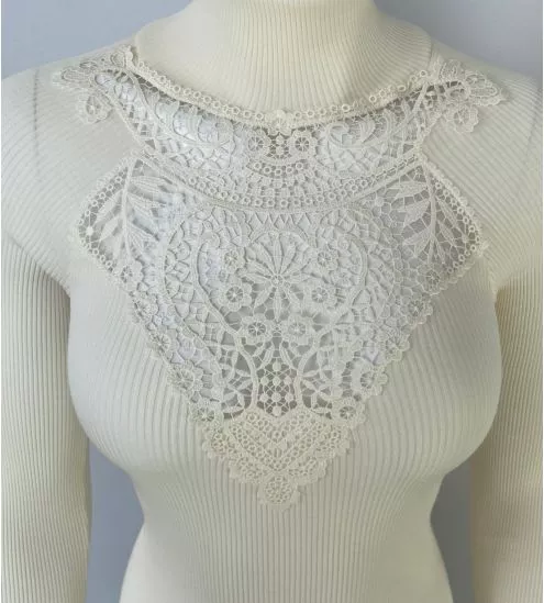 Pull fin côtelé en laine et soie col cheminée macramé Champagne