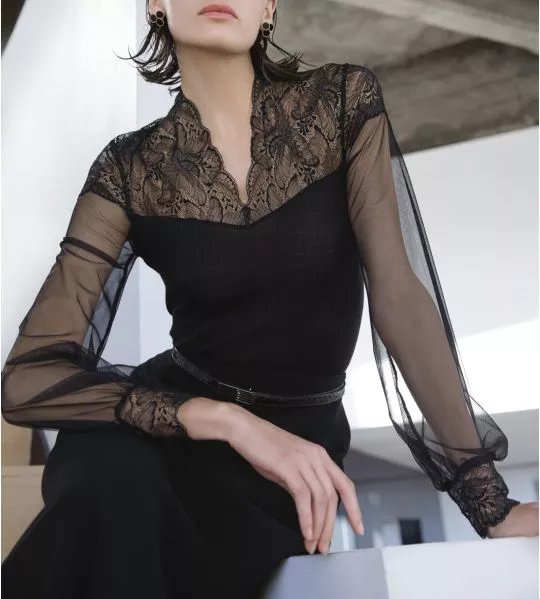 Top manches tulle et dentelle col cheminée Noir