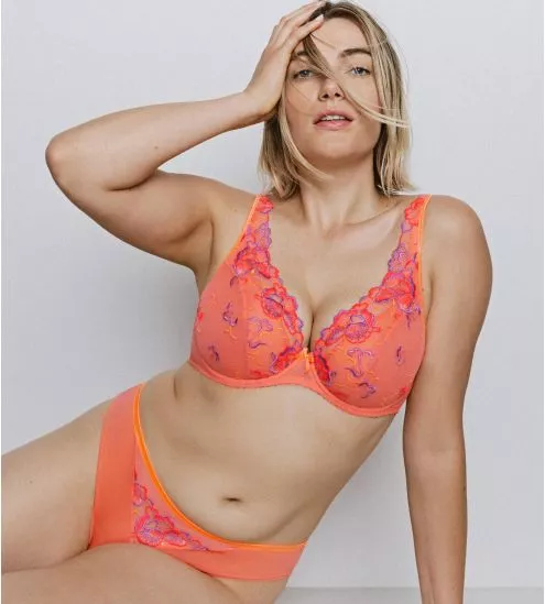 Deep Plunge Bra Devdaha...