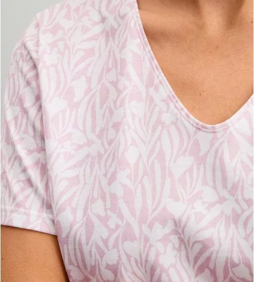 Pink short-sleeved...