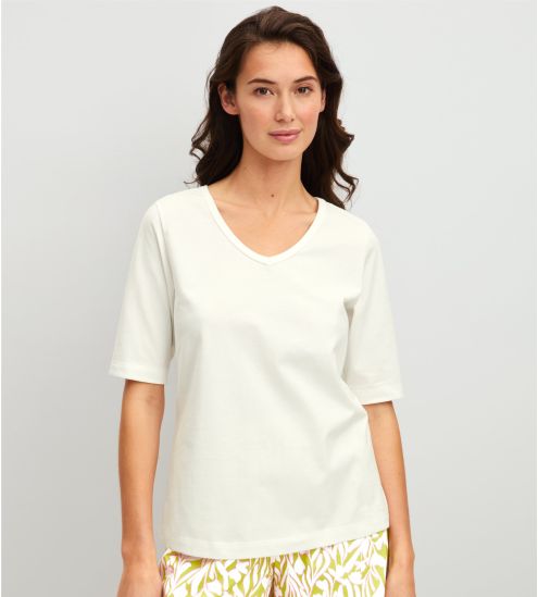 white short-sleeve T-shirt...