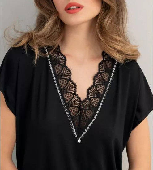 Nuisette noire à manches...