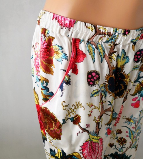 Pantalon en soie imprimée...