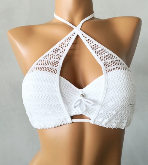 Spring the sporty siren white