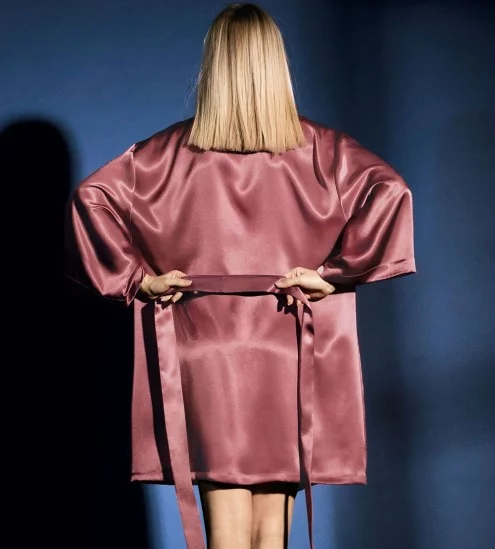 Déshabillé kimono en satin...