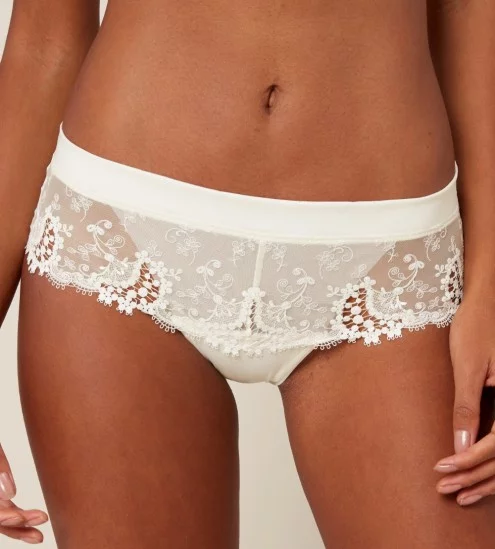 Shorty en satin et tulle...