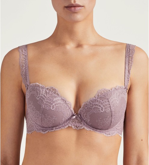 Push-up bra Plunge dance of...