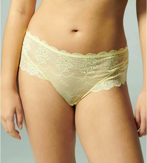 Shorty en dentelle et tulle...