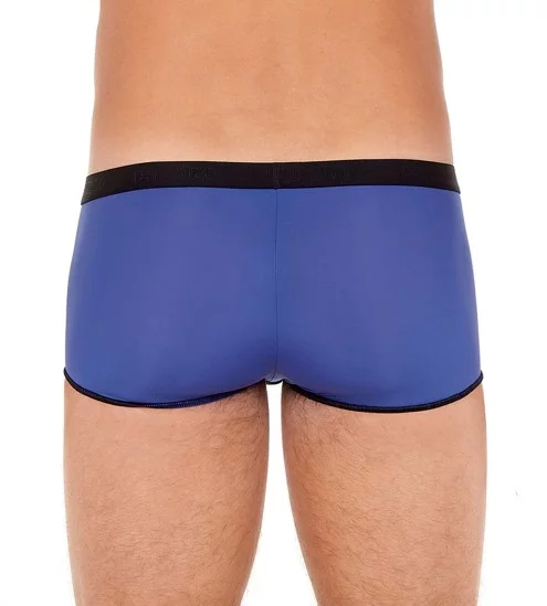 Boxer court push Plumes up BLEU 00BI