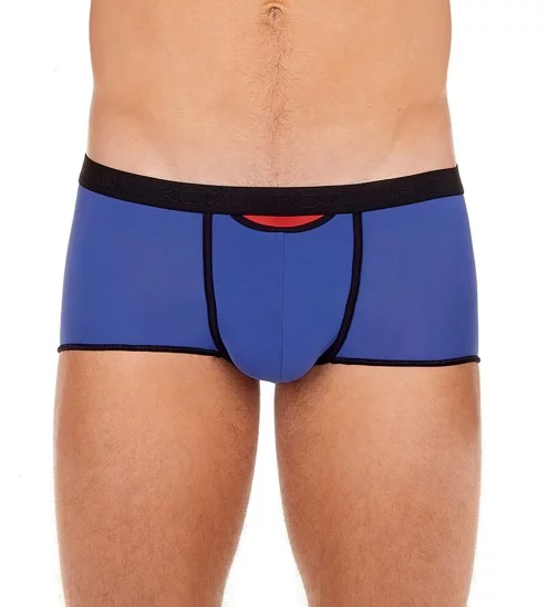 Boxer court push Plumes up BLEU 00BI