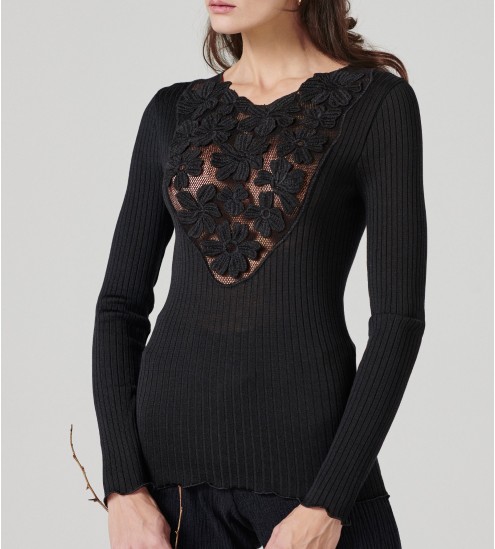 Top laine, soie et broderie...