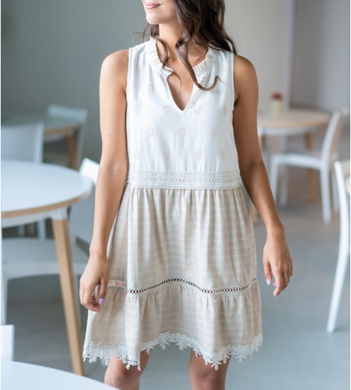Robe dentelle sans manches...