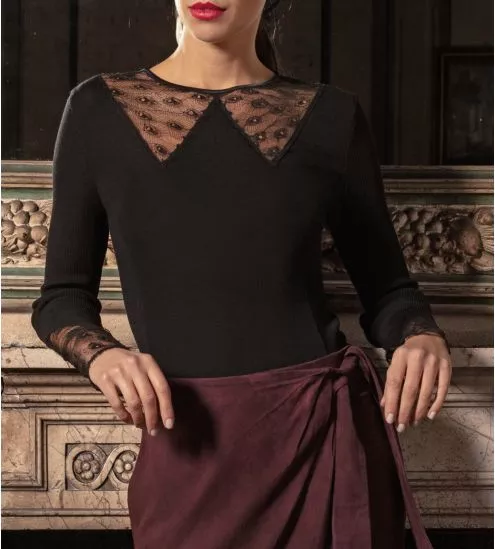 Top en Laine & Soie avec dentelle chantilly noir