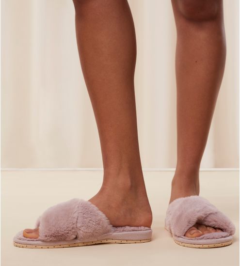 Women's slippers with pale...