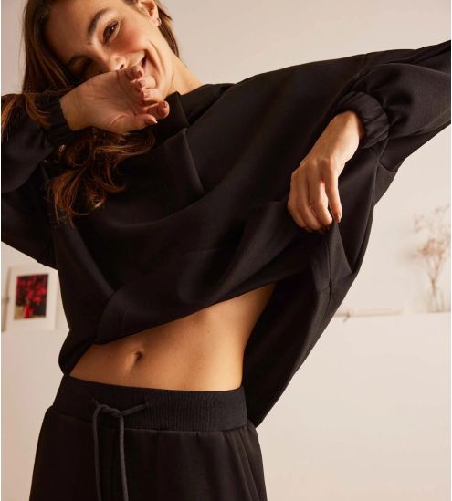 Sweat capuche avec poche centrale noir