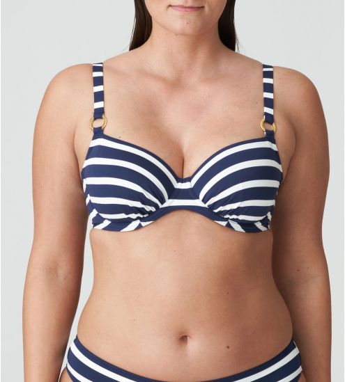 Spitze des Bikinis mit...