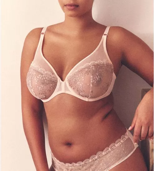 Soutien gorge décolleté plongeant Singulière Poudre Petale