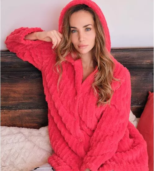 Rote Kapuzenpilfjacke
