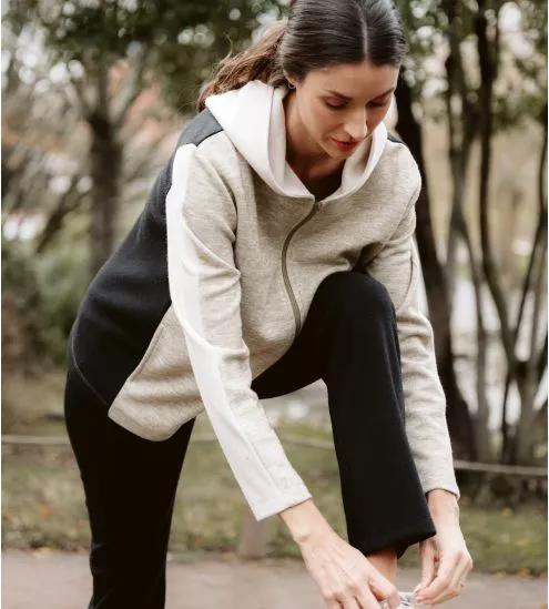 BROWN WOMAN JOGGING ASSEMBLY