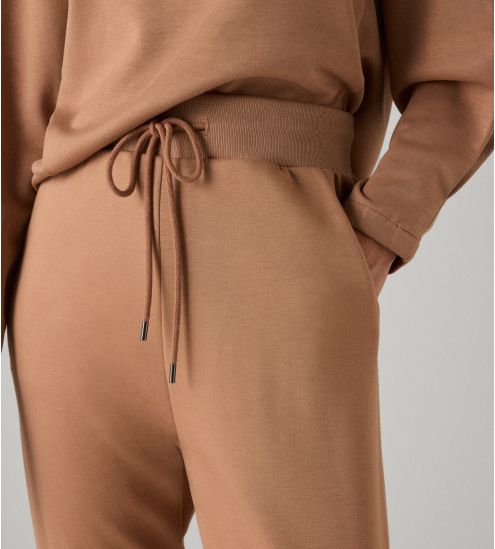 Braune gespannte Rüttelhose