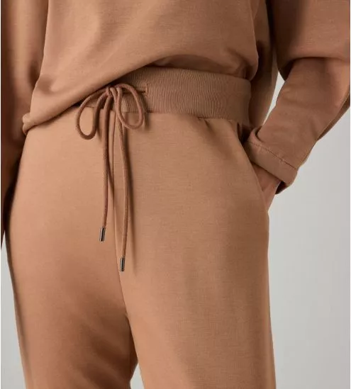 Brown tightened jogging pants