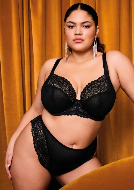Lingerie féminine Abéllia en dentelle blanche – Soutien-gorge et culottes élégantes, collection raffinée et intemporelle.